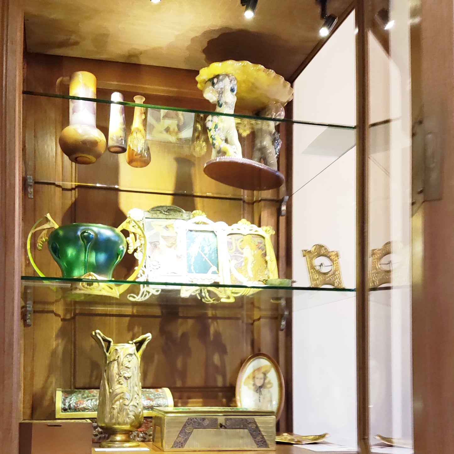 Art Nouveau vitrine