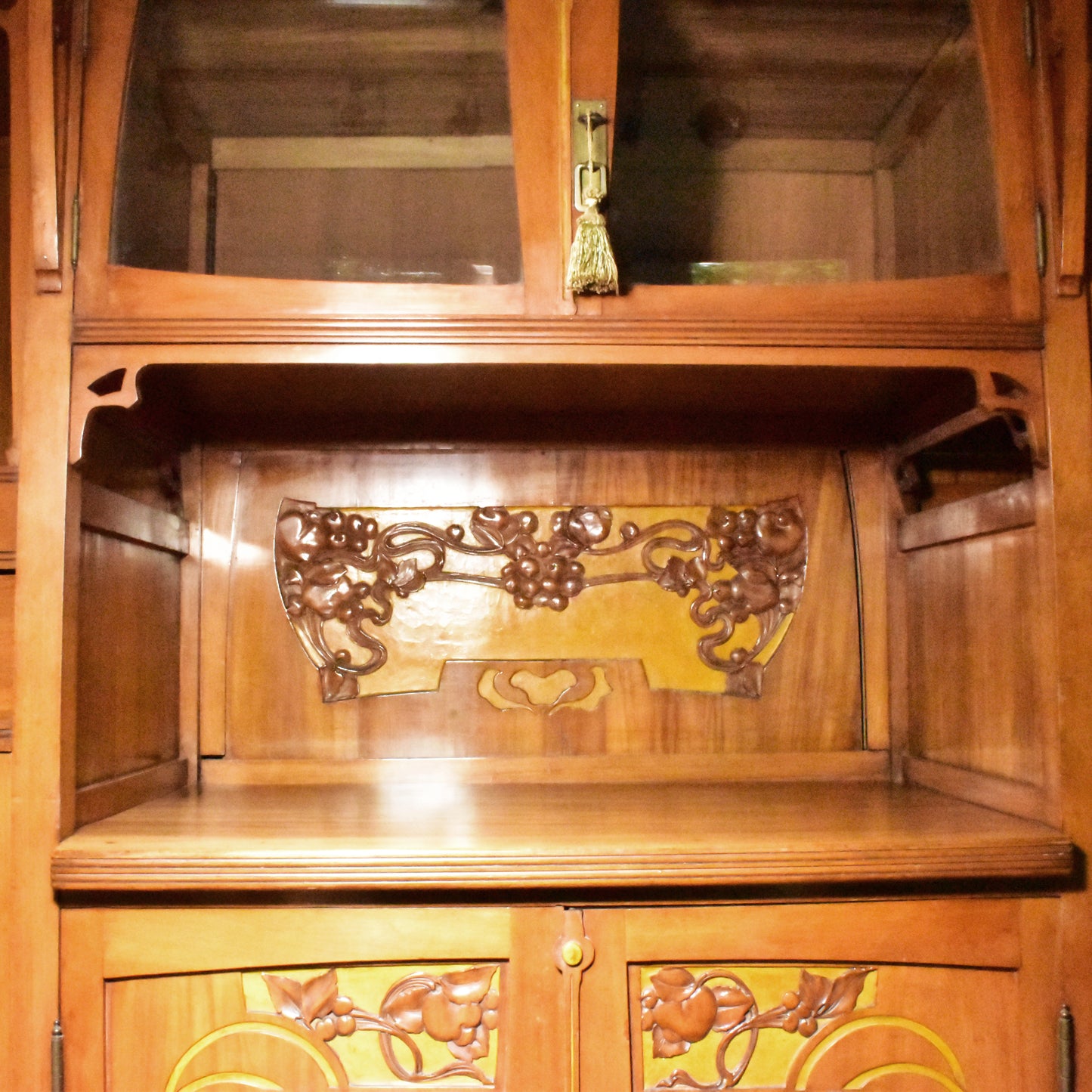 Italiaanse Art nouveau credenza