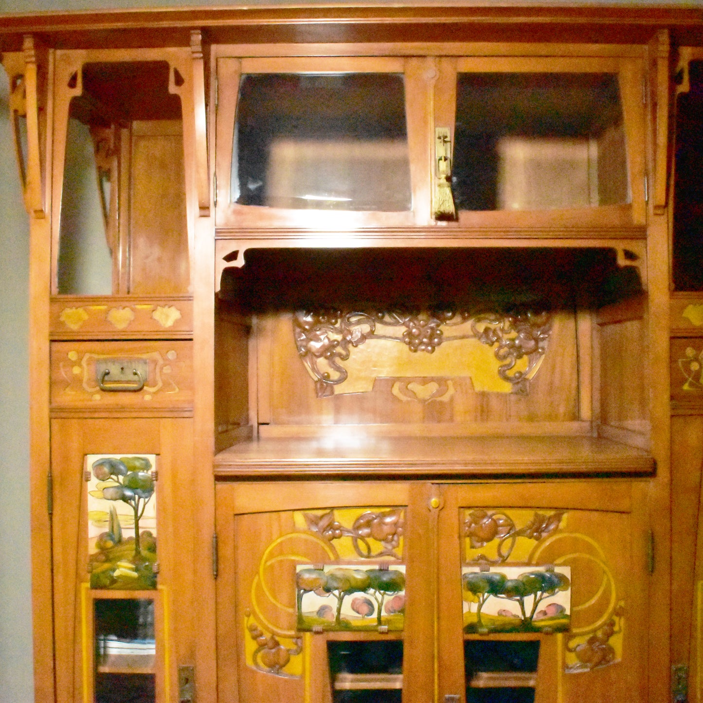 Italiaanse Art nouveau credenza