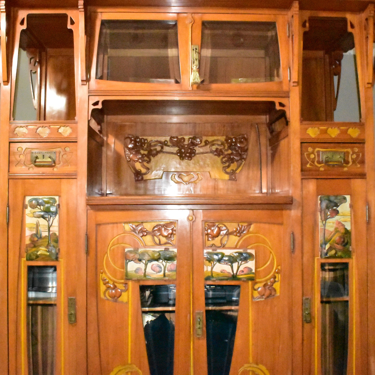 Italiaanse Art nouveau credenza